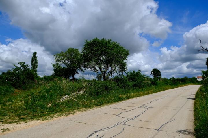 ZADAR, BENKOVAC - Baugrundstück in natürlicher Umgebung