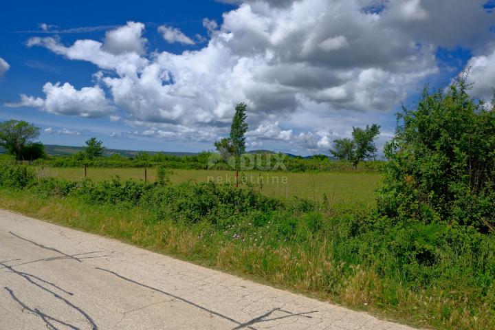 ZADAR, BENKOVAC - Building land in a natural environment