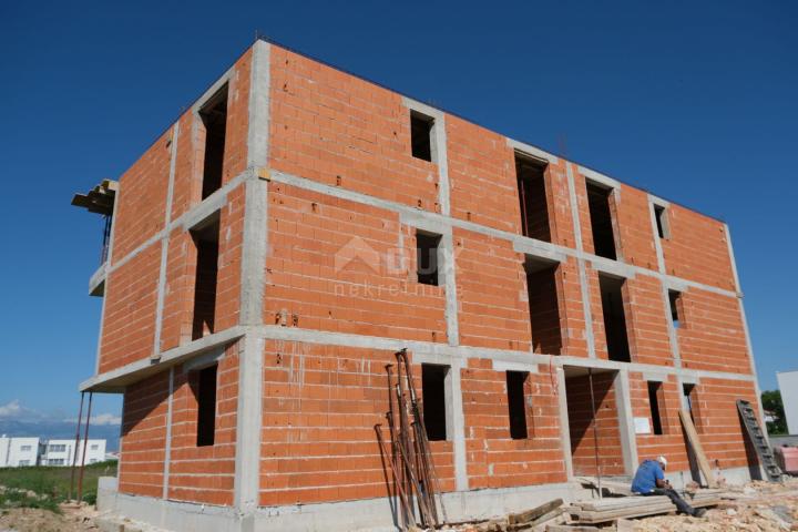 ZADAR, PRIVLAKA – Neubau! Attraktive Wohnung mit Meerblick in Strandnähe! SJ5