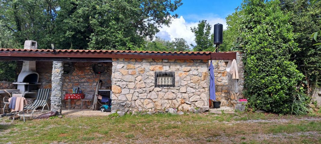 INSEL KRK, LINARDIĆI – schönes Haus mit fünf Wohnungen