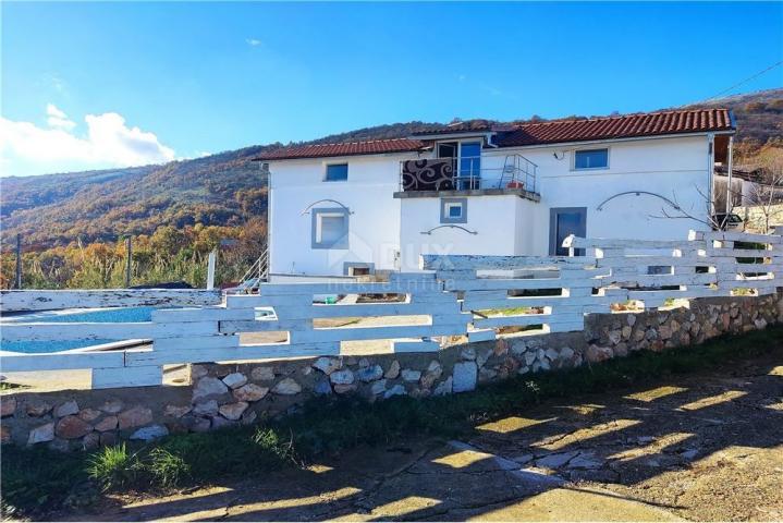 OPATIJA, BRSEČ - Einfamilienhaus mit Swimmingpool in einer Oase der Ruhe mit wunderschönem Blick auf