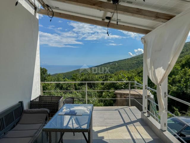 OPATIJA, BRSEČ - Einfamilienhaus mit Swimmingpool in einer Oase der Ruhe mit wunderschönem Blick auf