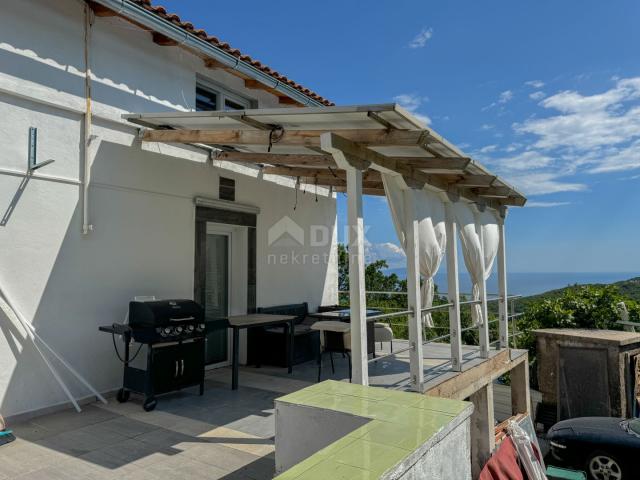 OPATIJA, BRSEČ - Einfamilienhaus mit Swimmingpool in einer Oase der Ruhe mit wunderschönem Blick auf