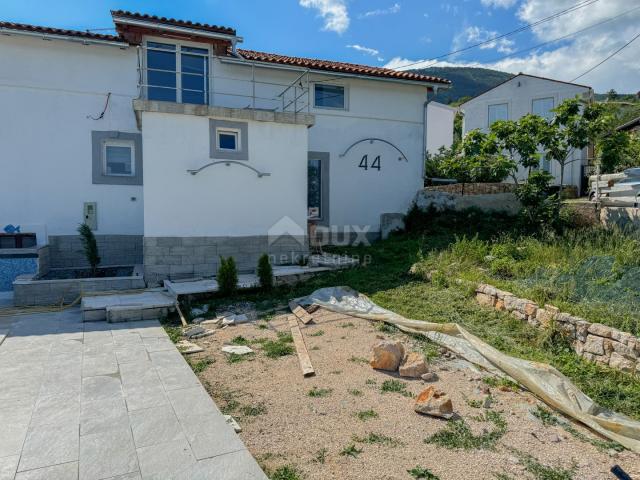 OPATIJA, BRSEČ - Einfamilienhaus mit Swimmingpool in einer Oase der Ruhe mit wunderschönem Blick auf