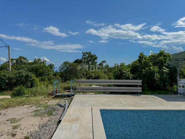 OPATIJA, BRSEČ - Einfamilienhaus mit Swimmingpool in einer Oase der Ruhe mit wunderschönem Blick auf