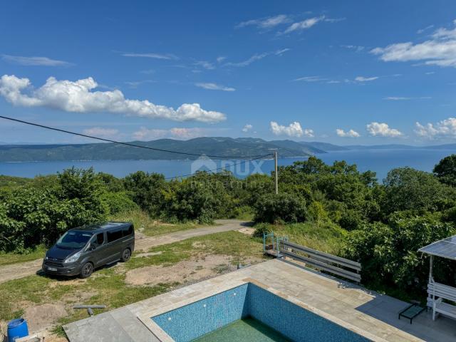 OPATIJA, BRSEČ - Einfamilienhaus mit Swimmingpool in einer Oase der Ruhe mit wunderschönem Blick auf