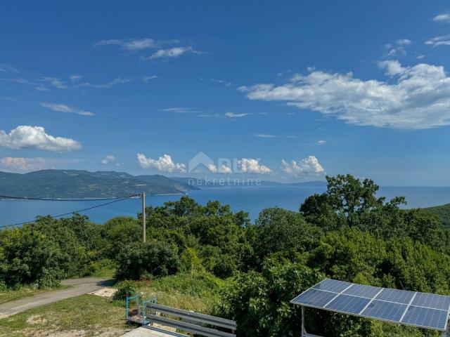 OPATIJA, BRSEČ - Einfamilienhaus mit Swimmingpool in einer Oase der Ruhe mit wunderschönem Blick auf