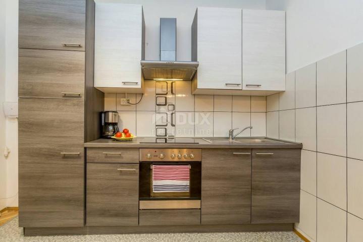 RIJEKA, CENTER - 2-bedroom apartment, 1st floor, balcony, CORRIDOR