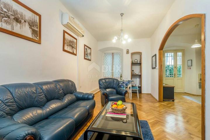 RIJEKA, CENTER - 2-bedroom apartment, 1st floor, balcony, CORRIDOR