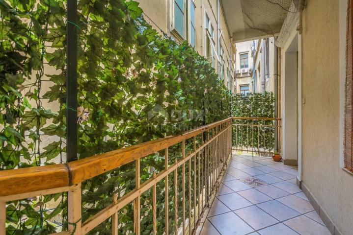 RIJEKA, CENTER - 2-bedroom apartment, 1st floor, balcony, CORRIDOR