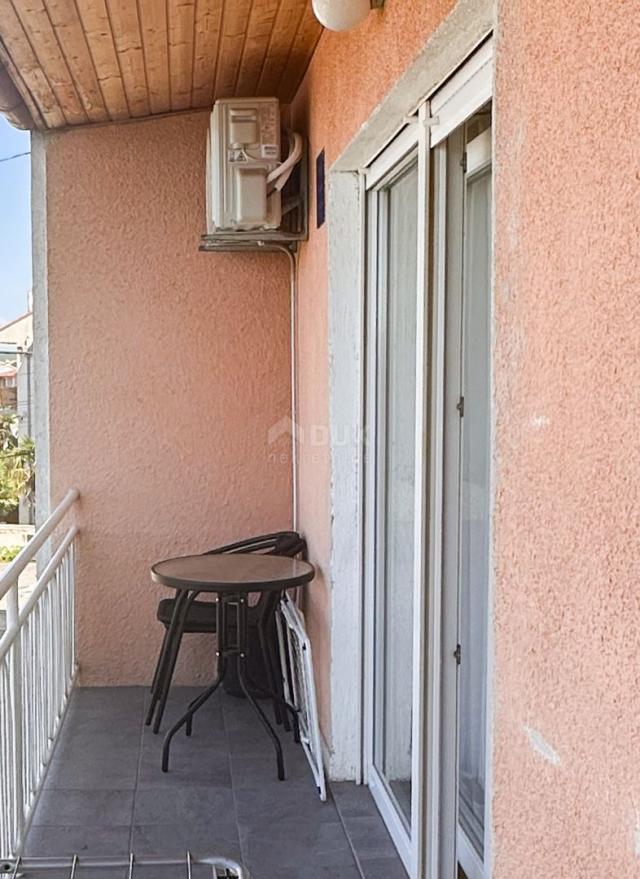 CRIKVENICA - Stan podijeljen u dva apartmana s prekrasnim pogledom na more. GARAŽA!