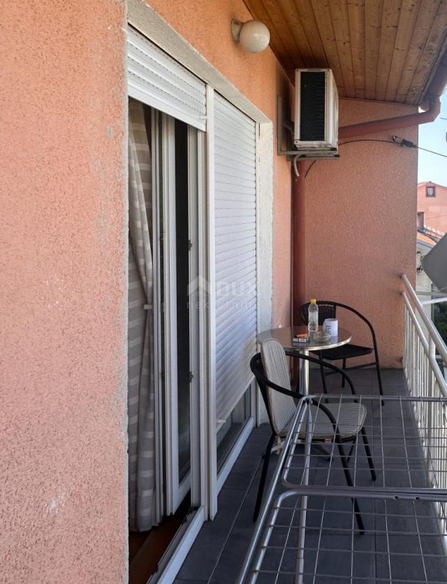 CRIKVENICA - Wohnung aufgeteilt in zwei Wohnungen mit wunderschönem Blick auf das Meer. GARAGE!