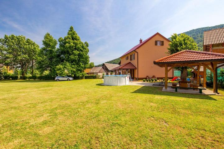 VRBOVSKO (Umgebung) - Ferienhaus mit zwei Baugrundstücken