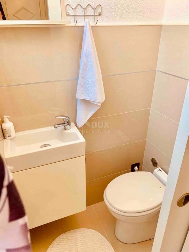 KRALJEVICA - stan 56 m2, dvoetažan uređen apartman!!!!