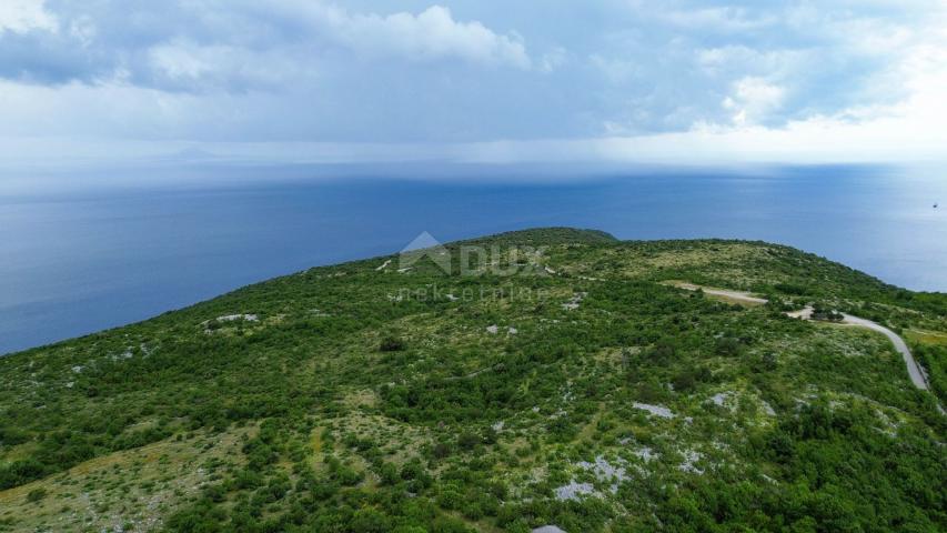 ISTRA, SKITAČA - Jedinstveno građevinsko zemljište s građevinskom dozvolom i pogledom na more 