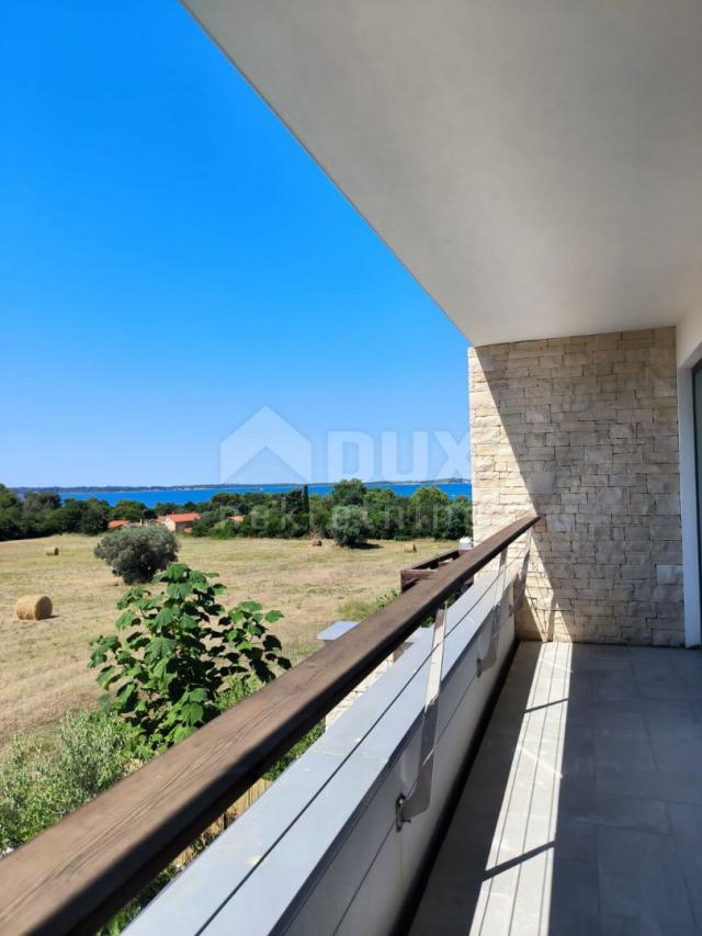 ISTRA, PEROJ - Duplex vile s panoramskim pogledom na more! 500 m od plaže, PRILIKA ZA INVESTICIJU!