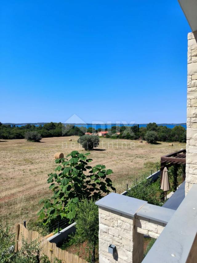 ISTRA, PEROJ - Duplex vile s panoramskim pogledom na more! 500 m od plaže, PRILIKA ZA INVESTICIJU!