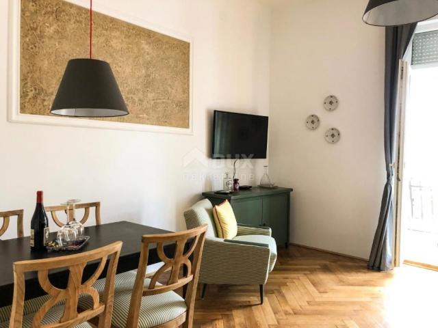 OPATIJA, CENTAR - 2 apartmana, 50m od mora