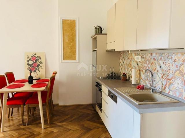 OPATIJA, CENTAR - 2 apartmana, 50m od mora