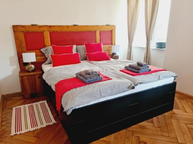 OPATIJA, CENTAR - 2 apartmana, 50m od mora