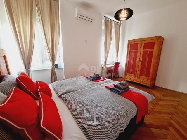 OPATIJA, CENTAR - 2 apartmana, 50m od mora