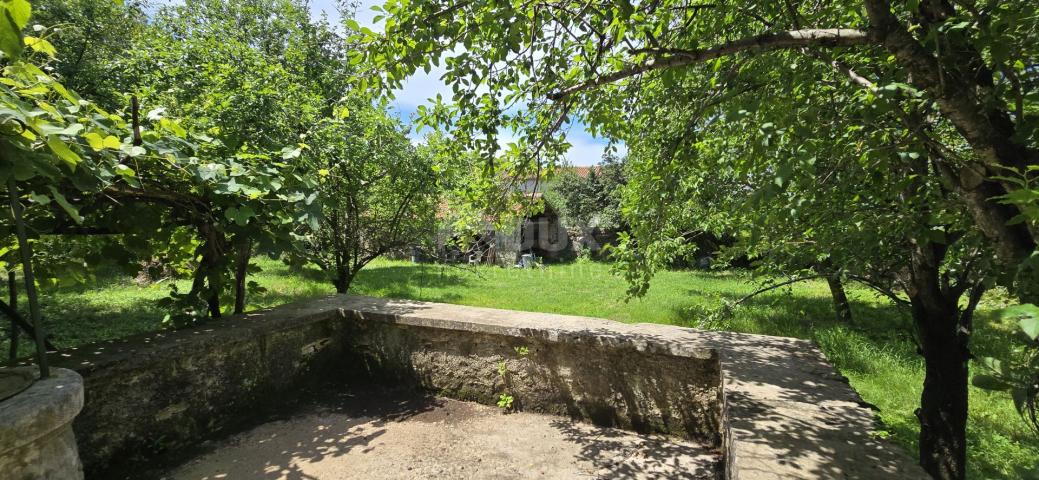 ISTRIEN, SVETVINČENAT - Steinhaus mit großem Garten