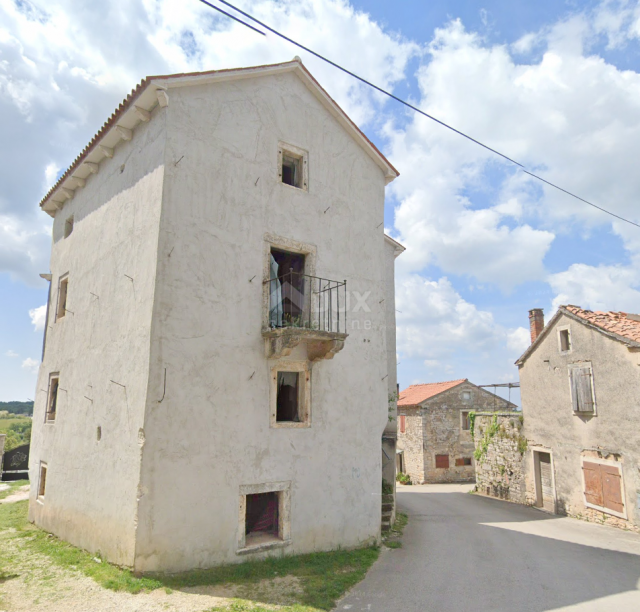 ISTRIA, ŽMINJ - Stone building in the center of the village with reconstruction started