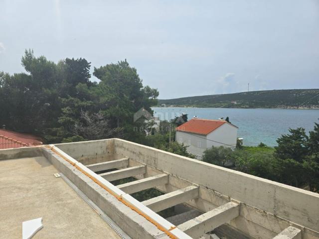 STARA NOVALJA - Haus mit Pool in toller Lage, neu gebaut