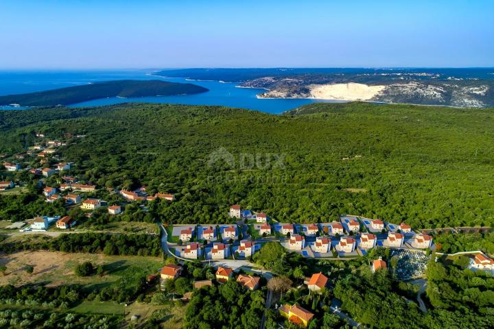 ISTRIA, RABAC - Land with a permit and a sea view