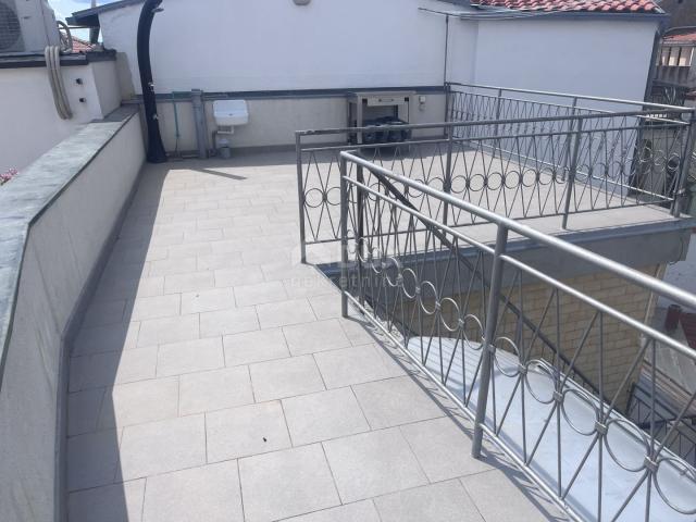 CRIKVENICA, SELCE - Haus auf 3 Etagen mit Dachterrasse 80 m zum Meer