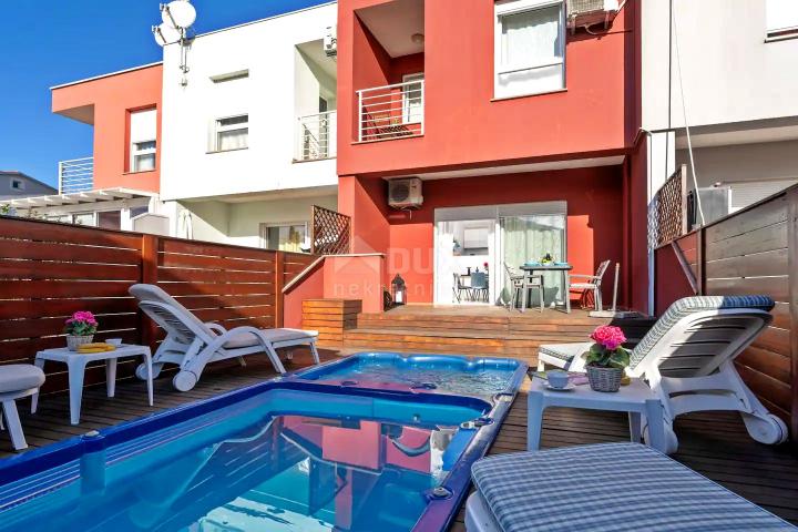 ISTRIA, UMAG - Two-story apartment with garden and pool