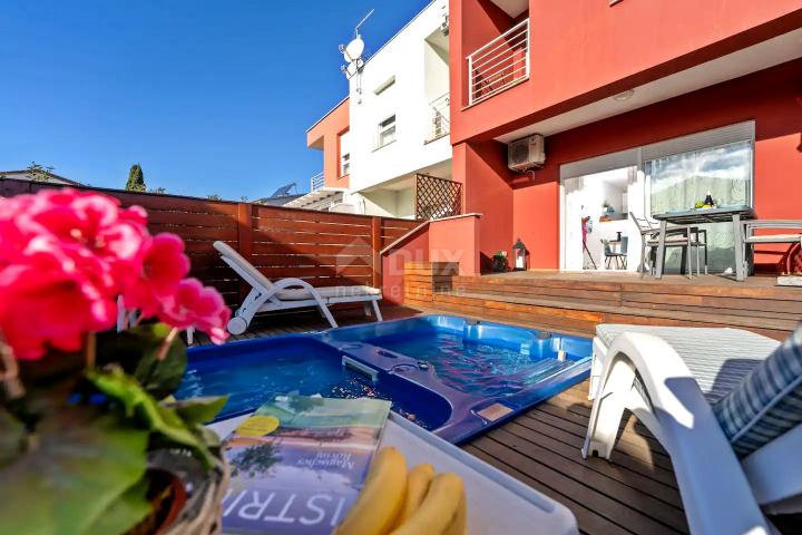 ISTRIA, UMAG - Two-story apartment with garden and pool