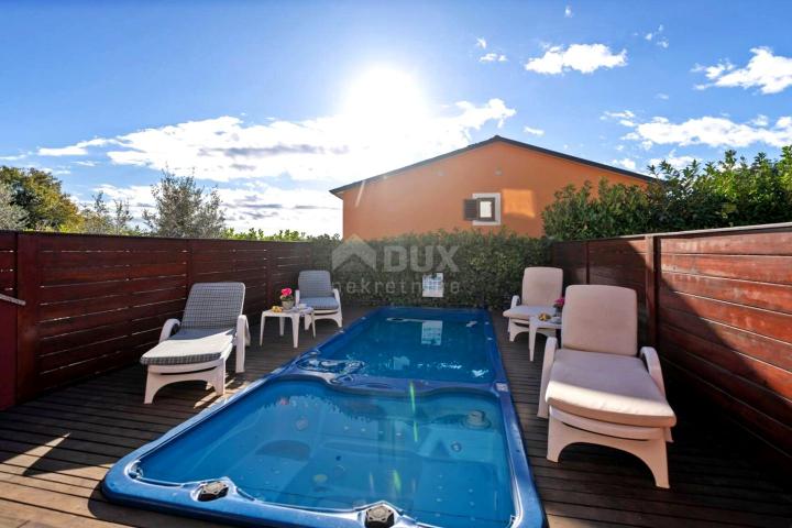 ISTRIA, UMAG - Two-story apartment with garden and pool