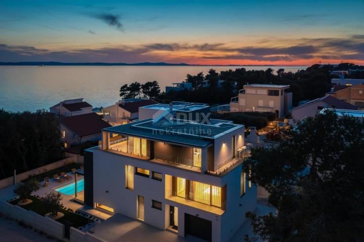 ZADAR, PETRČANE - Luksuzna vila s bazenom 50 m od mora