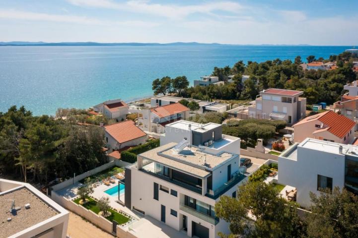 ZADAR, PETRČANE - Luksuzna vila s bazenom 50 m od mora