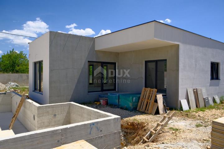 ZADAR, SMOKOVIĆ - Impressive villa with a pool in a new building in a quiet environment! A1