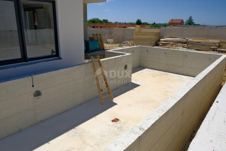 ZADAR, SMOKOVIĆ - Impressive villa with a pool in a new building in a quiet environment! A1