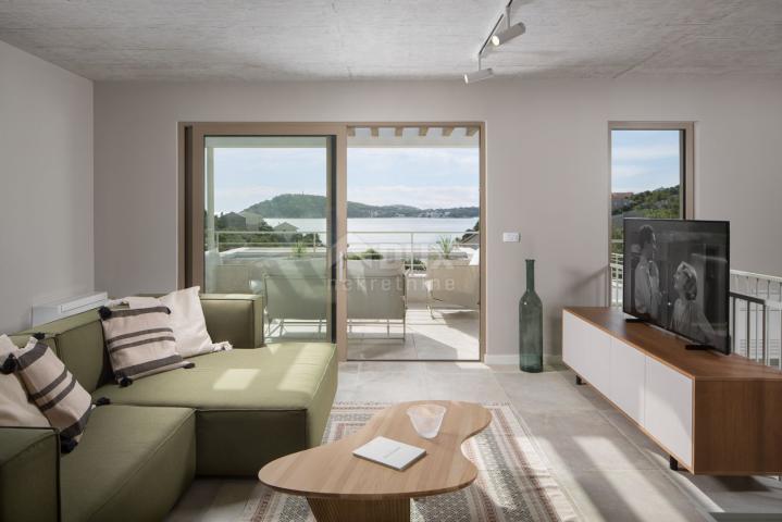 DALMATIA ROGOZNICA, Elegant villa with a spectacular view of the sea