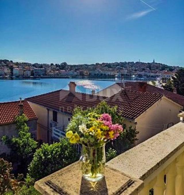 MALI LOŠINJ - Villa near the sea with its own mooring for boats