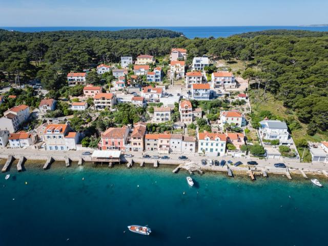 MALI LOŠINJ - Villa in Meeresnähe mit eigenem Liegeplatz für Boote