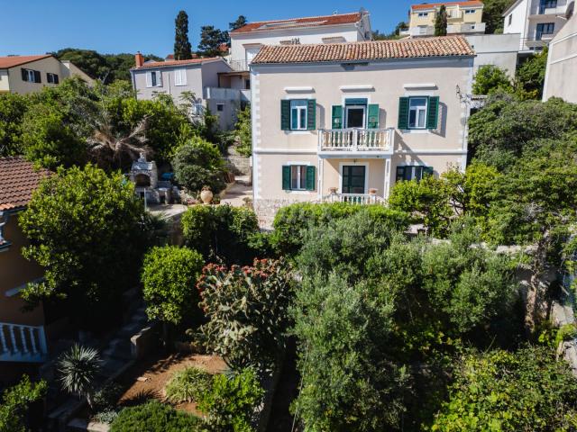 MALI LOŠINJ - Villa in Meeresnähe mit eigenem Liegeplatz für Boote