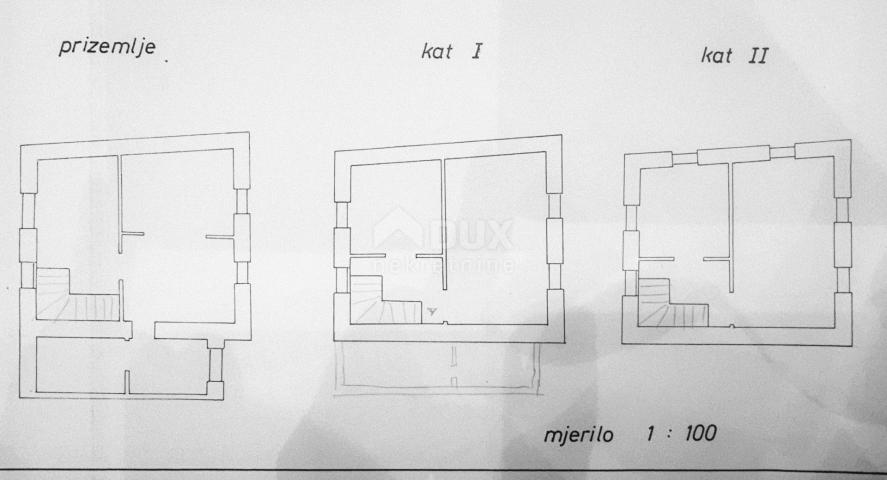 MALI LOŠINJ, CENTAR- Kuća za adaptaciju 90 metara od mora!