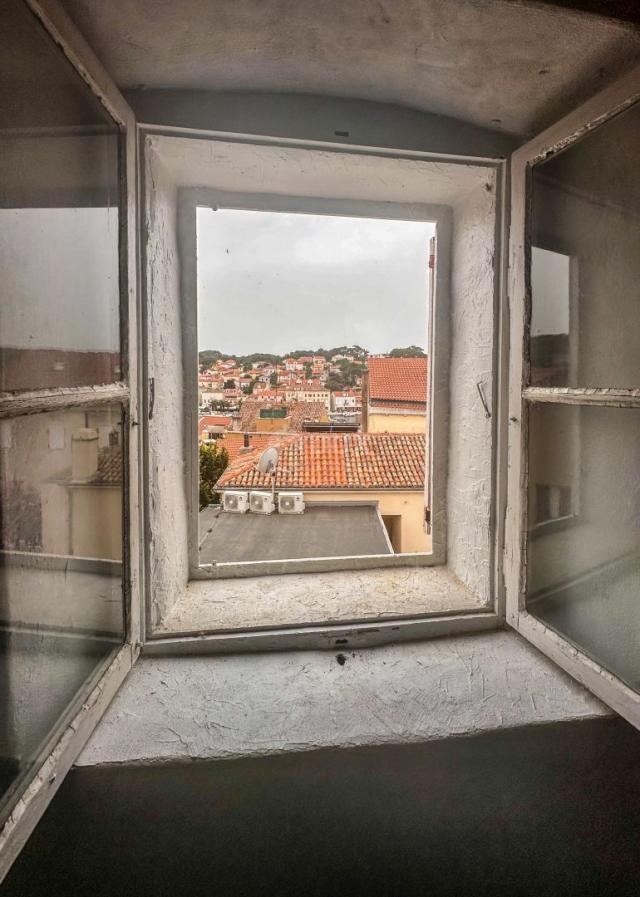 MALI LOŠINJ, ZENTRUM - Haus zur Anpassung 90 Meter vom Meer entfernt!