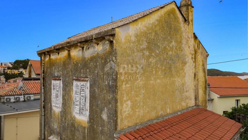 MALI LOŠINJ, ZENTRUM - Haus zur Anpassung 90 Meter vom Meer entfernt!