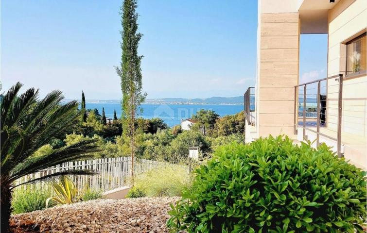 DALMATIEN, PAŠMAN Moderne Villa mit Pool und Meerblick