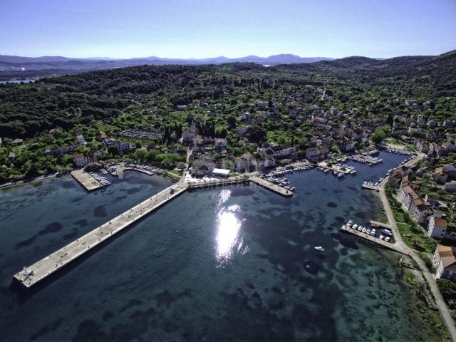 ŠIBENIK, ZLARIN - A unique villa with a beautiful view of the sea