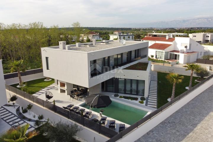 ZADAR, ZATON – Einzugsfähige und hervorragend eingerichtete Villa mit beheiztem Pool und großem Gart