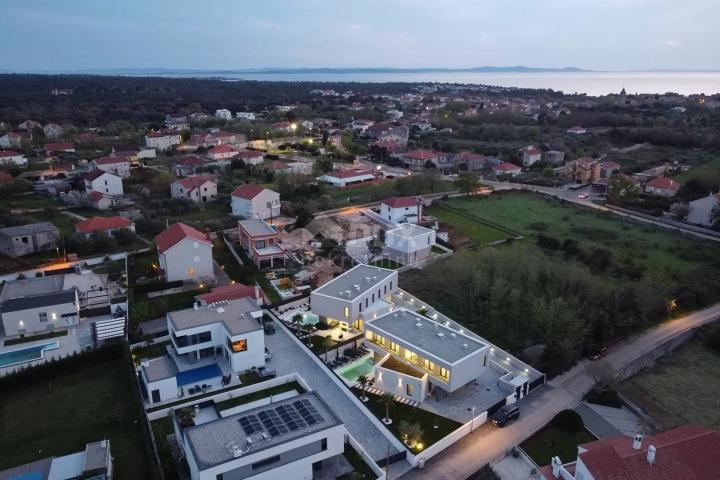 ZADAR, ZATON – Einzugsfähige und hervorragend eingerichtete Villa mit beheiztem Pool und großem Gart