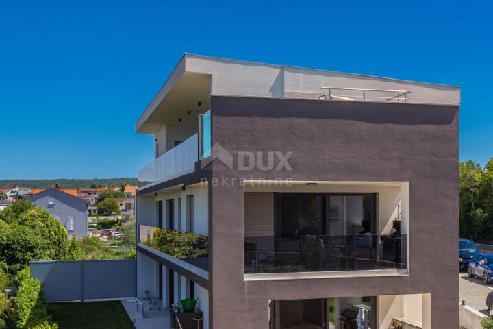 OTOK KRK, MALINSKA - Luksuzni penthouse s bazenom i panoramskim pogledom na more