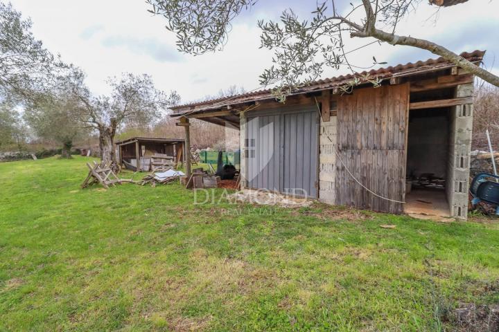 Kanfanar, Umgebung, Haus in bester Lage, umgeben von viel Grün